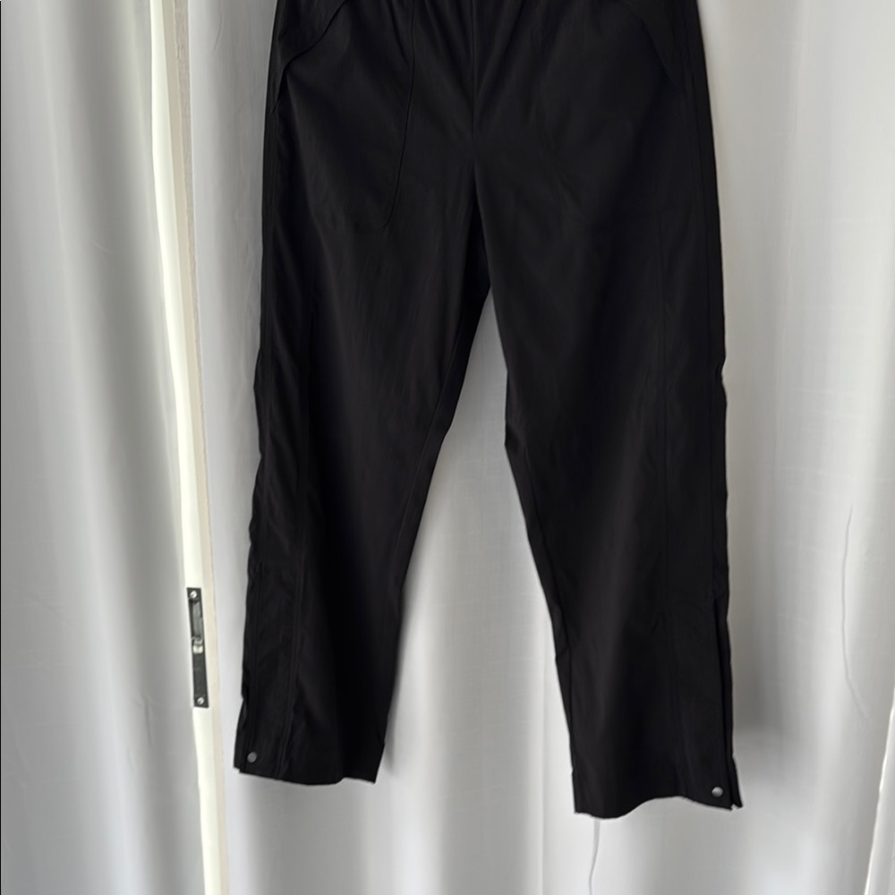 Athleta Trekkie Parachute Pants  Black size 10 preloved